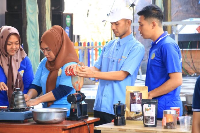 Pelatihan barista bagi warga binaan di Lapas Banyuwangi.