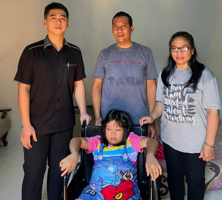 Idap Penyakit Rheumatoid, Siswi SDN Sawotratap Dikunjungi Komunitas Ganjar