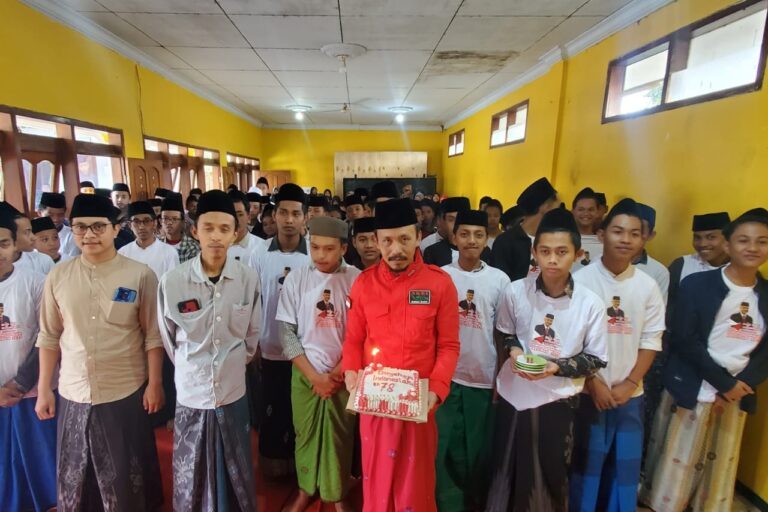 Gus-Gus Nusantara Ganjar Rayakan HUT RI ke-78 dengan Potong Kue dan Doa Bersama
