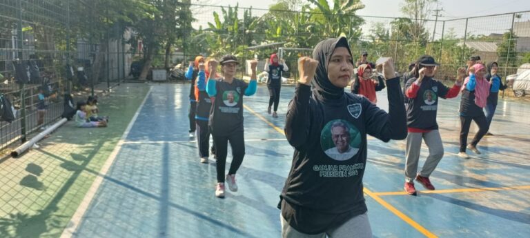 Lewat Senam, Kowarteg Ganjar Ajak Emak-emak di Surabaya Hidup Sehat