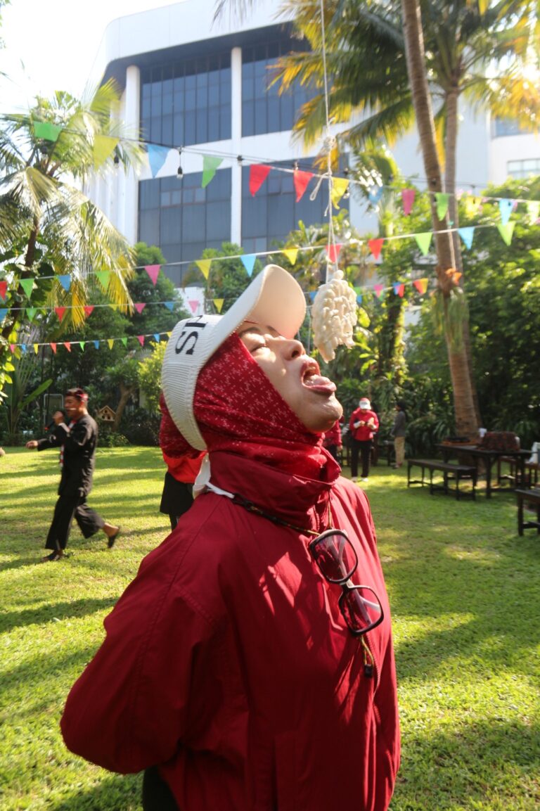 Meriah…., Bumi Surabaya Ajak Tamu Hotel Lomba Agustusan