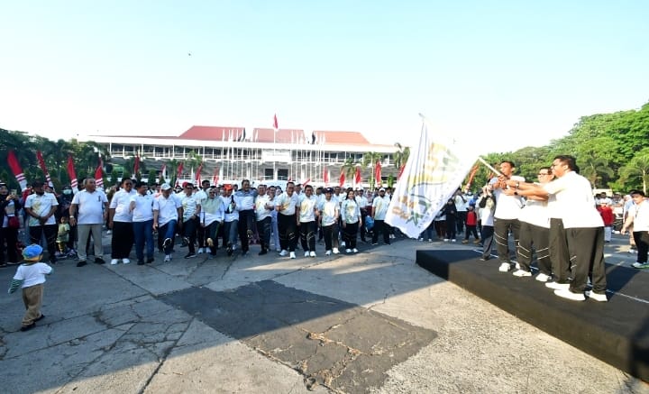 Semarak….., Jalan Sehat HUT RI Petro Gresik