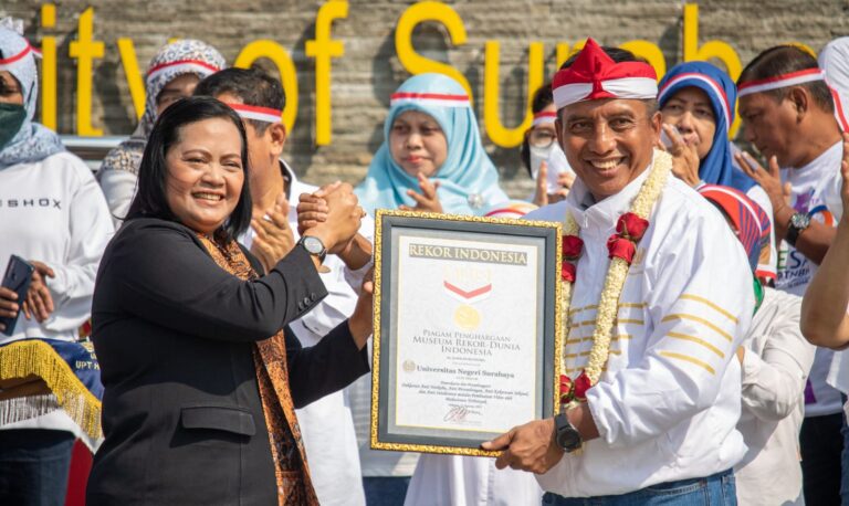 Deklarasi Anti Perundungan Terbanyak Maba Unesa Pecahkan Rekor MURI