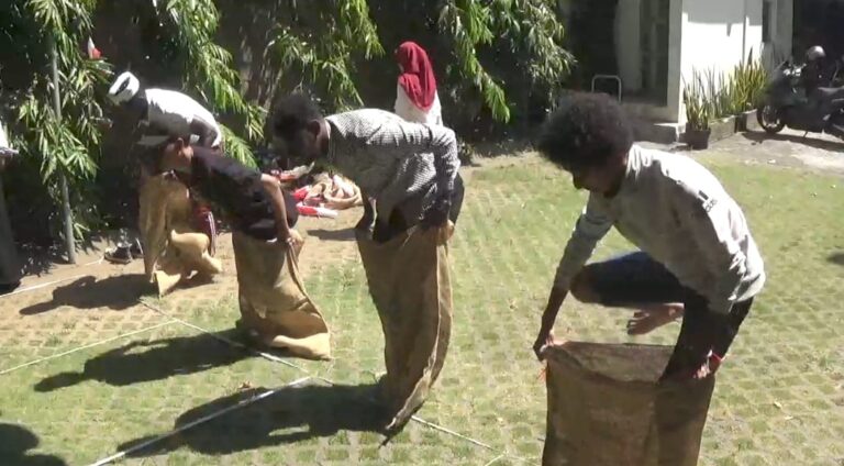 Melihat Keseruan 42 Mahasiswa Asing Lomba Agustusan di Unusa