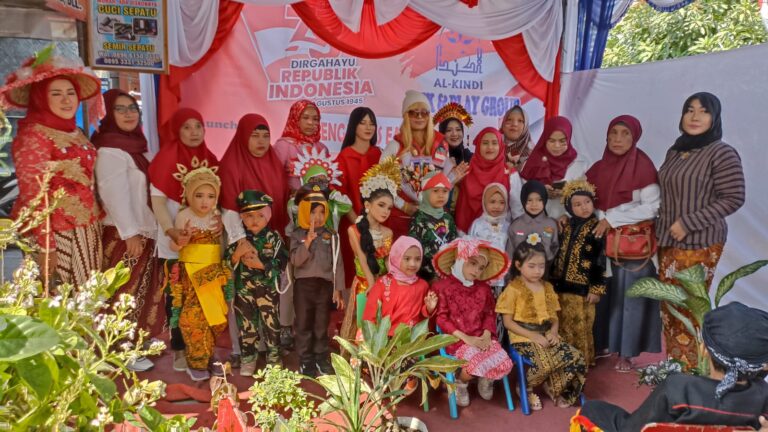 Semarak Kemerdekaan RI ke-78, TK Al Kindi Surabaya Gelar Karnaval dan Launching Native Program