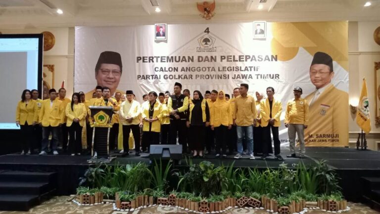 Golkar Jatim melepas caleg DPR,DPRD Jatim dan DPRD tiga kabupaten.