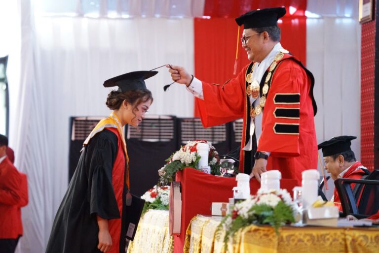 Gelar Wisuda, Untag Surabaya Usung Konsep Ramah Lingkungan