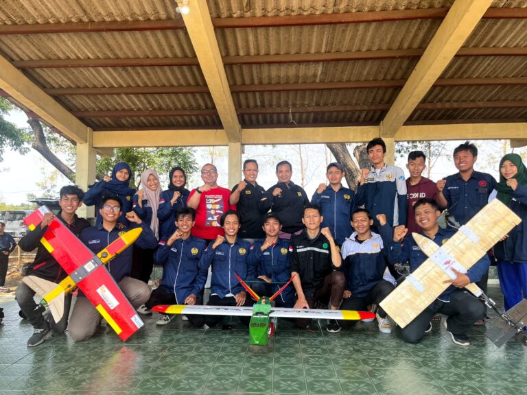 Tim Robot Unesa Juara KRTI Wilayah dan Lolos Tingkat Nasional