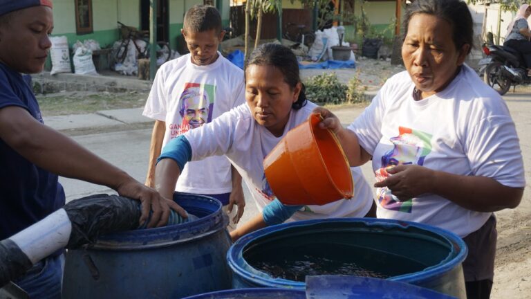 Kyai Muda Ganjar Salurkan Air Bersih, Bantu Majelis Taklim dan Warga Bojonegoro