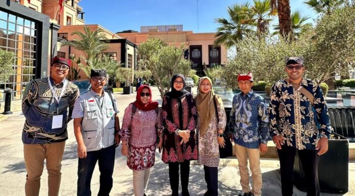 Bupati Banyuwangi Ipuk Fiestiandani bersama rombongan saat berada di Maroko. (foto/ist)