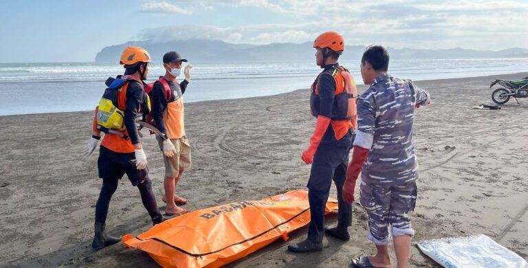 Korban terakhir karamnya kapal ikan di perairan Grajagan, Banyuwangi berhasil ditemukan, Senin (11/9/2023).