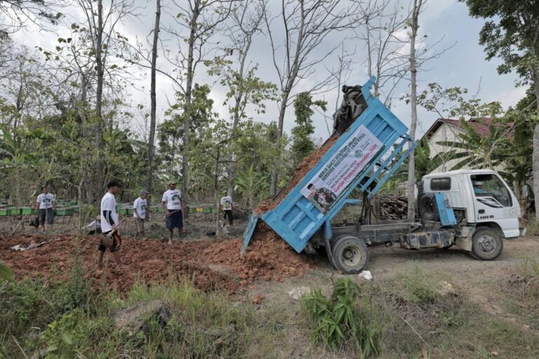 Berkat Kyai Muda Ganjar, Jalan Penghubung Desa Tanggir dan Desa Laju Kidul, Kini Bisa Diakses Lima Menit