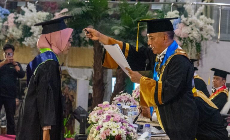 Perdana, Unesa Kukuhkan Mahasiswa Program RPL Desa