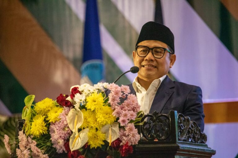 Cak Imin Orasi Ilmiah dan Motivasi di Hadapan Wisudawan Unesa