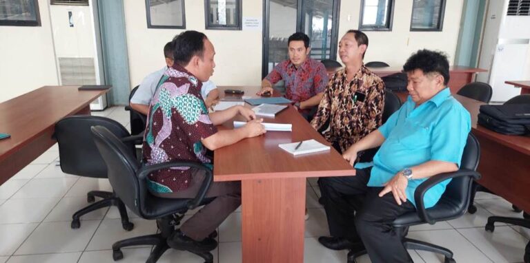 Pengelola Pelabuhan Perikanan Masami Banyuwangi bertemu Dirjen Perikanan Tangkap KKP, belum lama ini. (foto/ist)