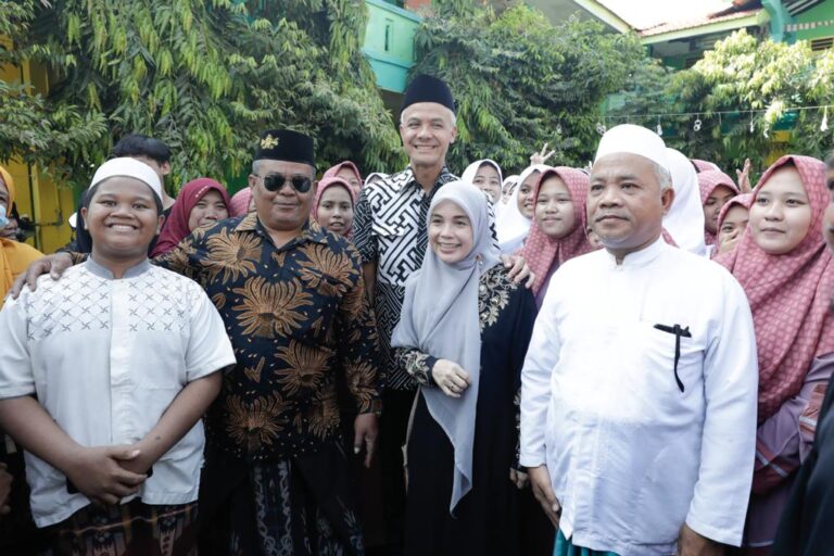 Silaturahmi ke Ponpes Nurul Islam, Ganjar Didoakan Jadi Presiden Indonesia