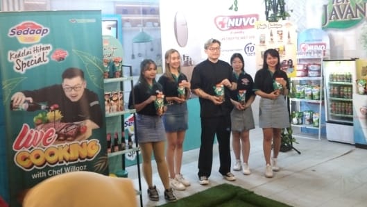 Brand Ambassador Kecap Sedaap Chef Willgoz, Hipnotis Pengunjung Pesta Bakaran di Pakuwon City Mall