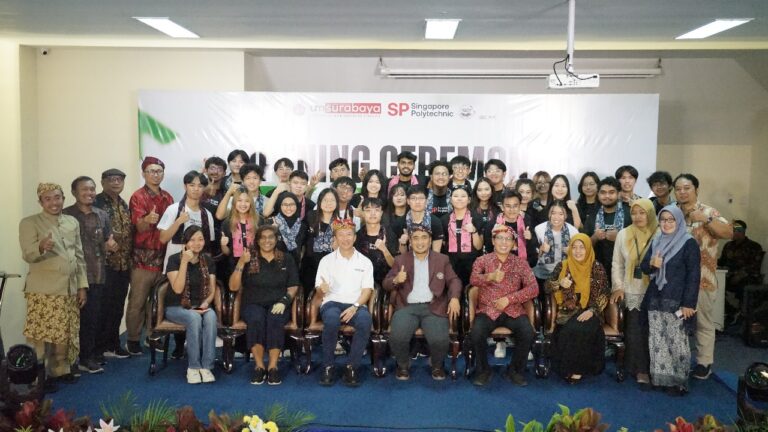 Singapore Polytechnic dan UM Surabaya Kerja Sama KKN Learning Express