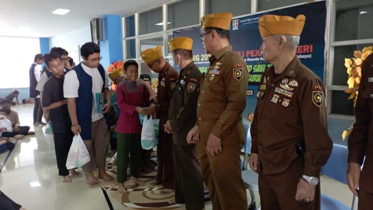 Lewat Raseda, Siswa SPEMMA Beri Bantuan Pejuang Veteran