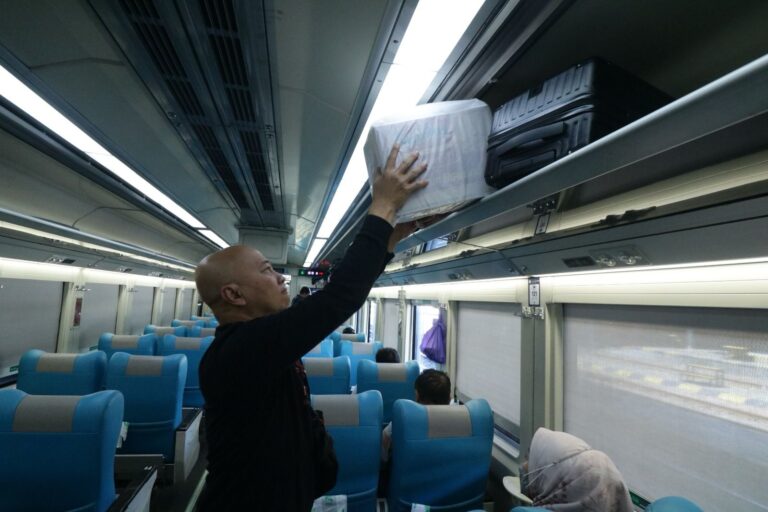 Jelang Liburan Maulid, Penumpang KA Daop 8 Meningkat 35 Persen