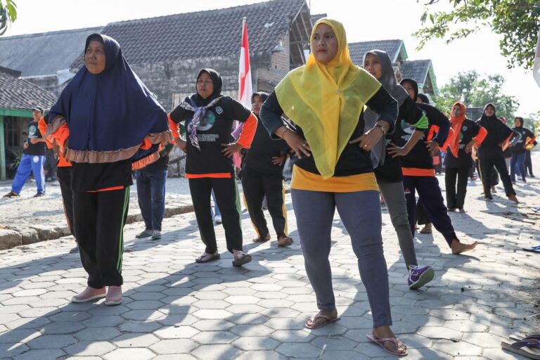 Diikuti Ratusan Peserta, Senam Bersama Kowarteg Ganjar Jadi Tempat Anjangsana Warga Desa di Lamongan