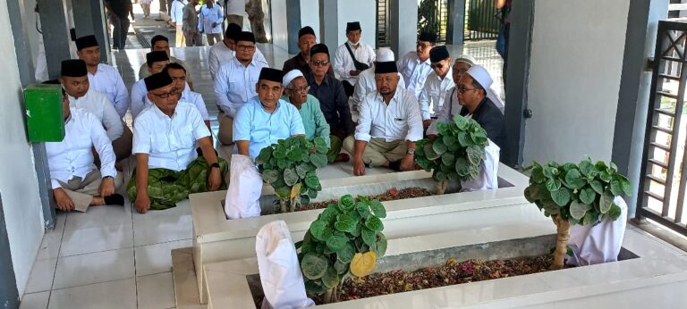 Didampingi Sumail, Sekjen Gerindra Blusukan ke Ponpes di Banyuwangi