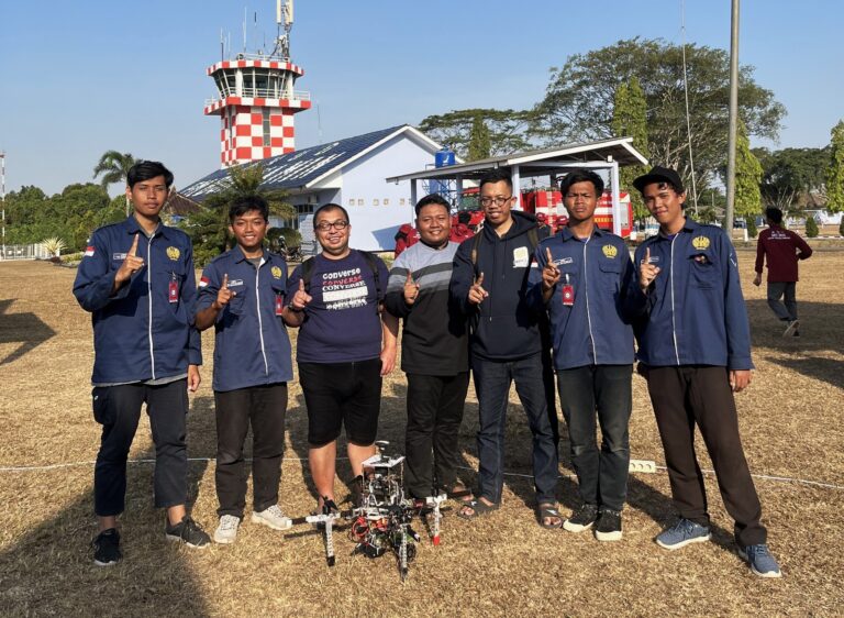 Tim Robot Unesa Juara 2 KRTI Nasional 2023