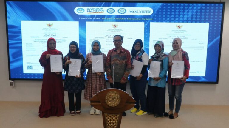 Pusat Halal Unair Serahkan 1.974 Sertifikat Gratis bagi UMKM