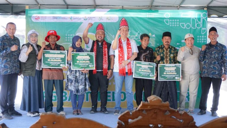 Kunjungi Bawean, Bupati Gresik Apresiasi CSR Petrokimia