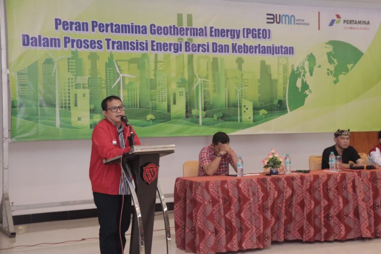 Anggota DPR RI Sonny T.Danaparamita melakukan sosialisasi energi berkelanjutan bersama BUMN di Banyuwangi, Jumat (20/10/2023). (foto/ist)