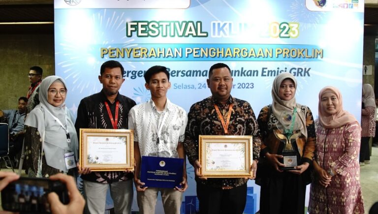 Unit Pembangkit Gresik Terima Penghargaan dari Menteri KLHK