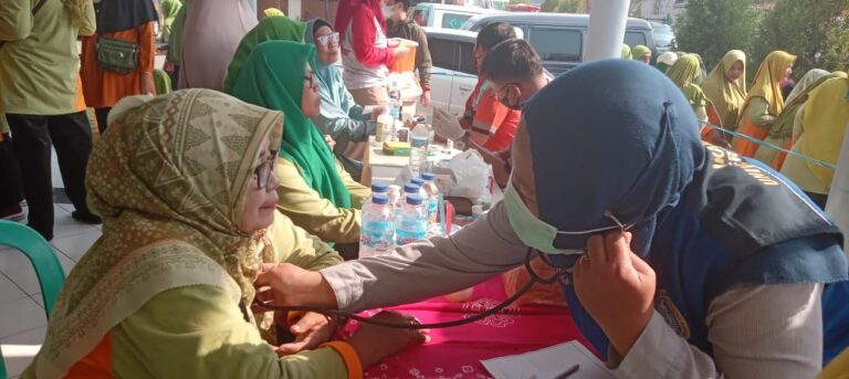 Peringati Hari Santri, Ika Unair Sidoarjo Gelar Pengobatan Massal