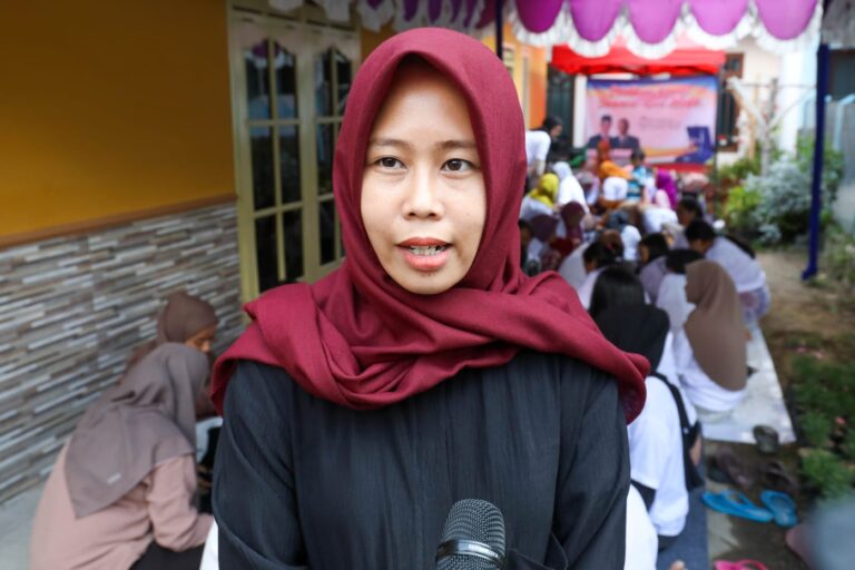 Dorong Perempuan Berkreativitas Tanpa Batas, Mak Ganjar Jatim Gelar Pelatihan Kreasi Souvenir dari Akrilik