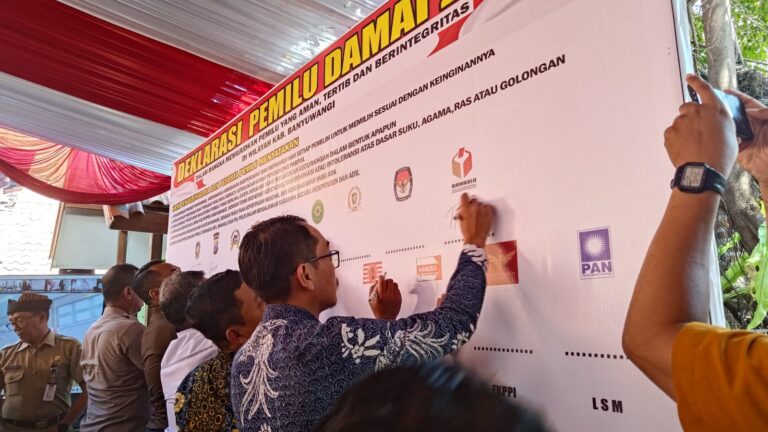 Deklarasi damai menjelang Pemilu di Kodim Banyuwangi, Senin (30/10/2023). (foto/ist)