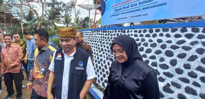 20231117_112224 Menteri Kominfo Budi Arie Setiadi meresmikan pemancar digital TVRI di Desa Alasmalang, Banyuwangi, Jumat (17/11/2023). (foto/udi)