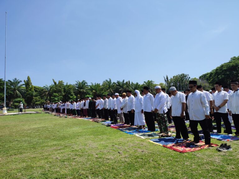 Salat Istisqa di Taman Blambangan, Banyuwangi, Kamis (2/11/2023). (foto/ist)