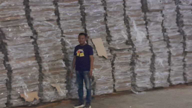 Logistik pemilu mulai disimpan di gudang KPU Banyuwangi, Kamis (9/11/2023). (foto/ist)