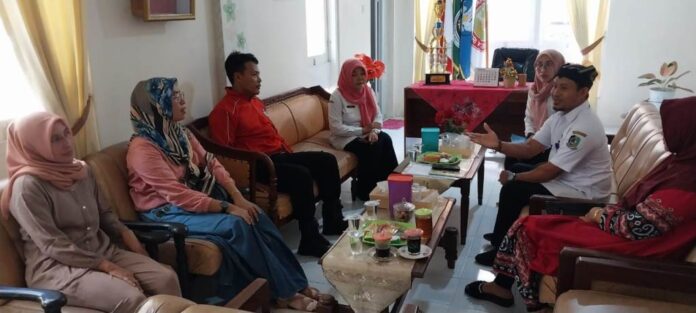 Mediasi wali murid pasca-aksi perundungan siswa SD di Mojopanggung, Kecamatan Giri, Banyuwangi, Rabu (22/11/2023).