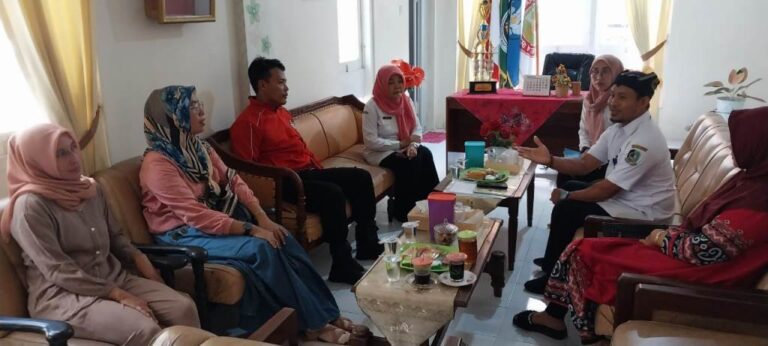 Mediasi wali murid pasca-aksi perundungan siswa SD di Mojopanggung, Kecamatan Giri, Banyuwangi, Rabu (22/11/2023).