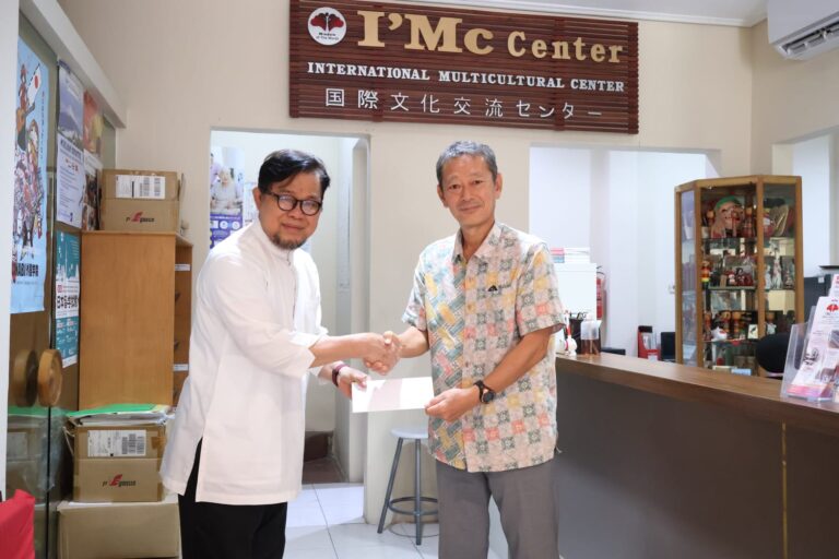 Guru Besar Unesa Raih Bintang Jasa dari Pemerintah Jepang