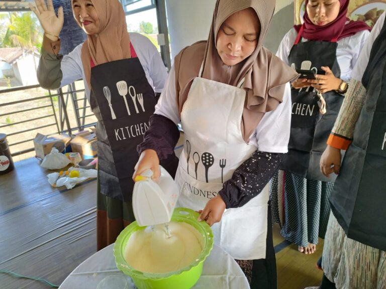 Kelas Memasak dari Mak Ganjar Jatim Bikin Emak-emak di Sumenep Punya Peluang Usaha Baru