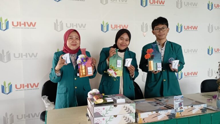 Mahasiswa UHW Perbanas Ciptakan Bel Rumah Ramah Lingkungan