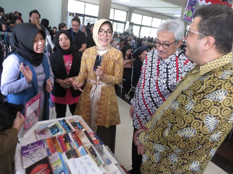 Sisternet Goes To Campus, Ajak Mahasiswi Universitas Tanjungpura Atasi Bullying