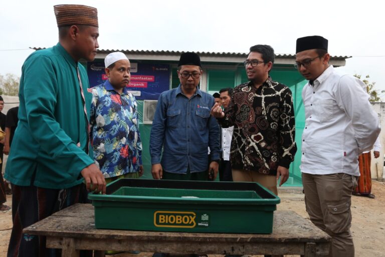 XL Ajarkan Solusi IoT untuk Budidaya Maggot di Pesantren
