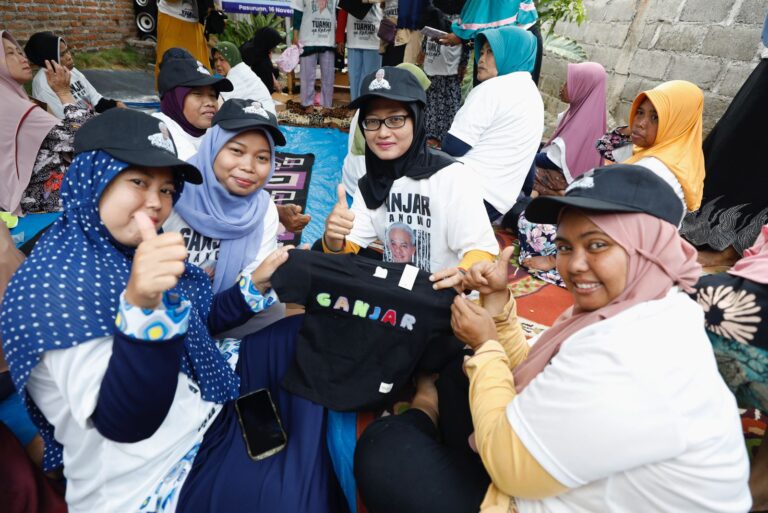 Asah Keterampilan Ibu-ibu, Mak Ganjar Gelar Pelatihan Kreasi Baju Anak di Pasuruan