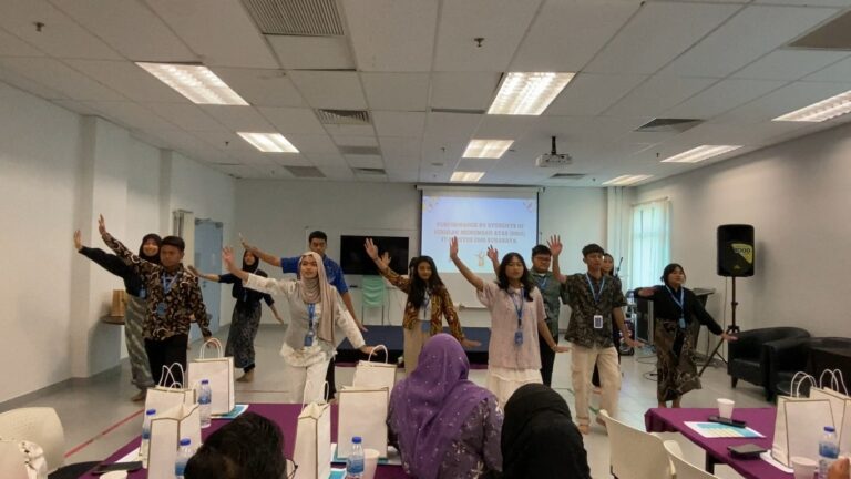 SMATAG Surabaya Student Visit ke Singapura dan Malaysia, Berbagi Local Society