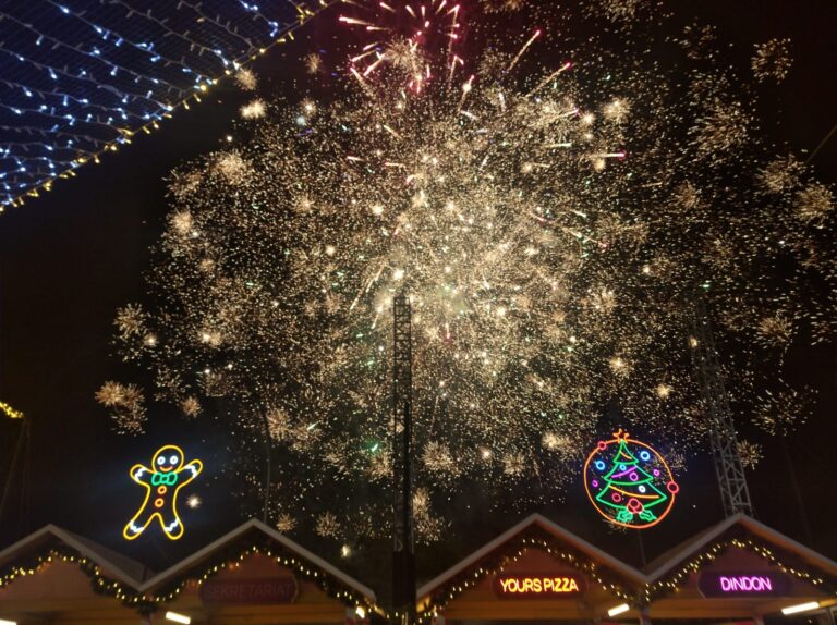 Horee…., Ada Pesta Kembang Api Spektakuler di Christmas Wonderland PCM Surabaya