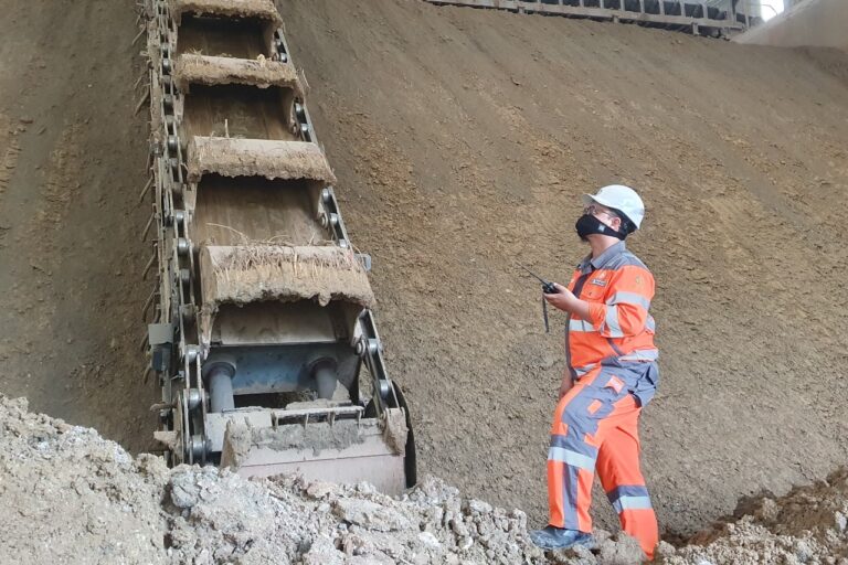 Bahan Pupuk White Clay Produksi SIG Dapat Hak Paten