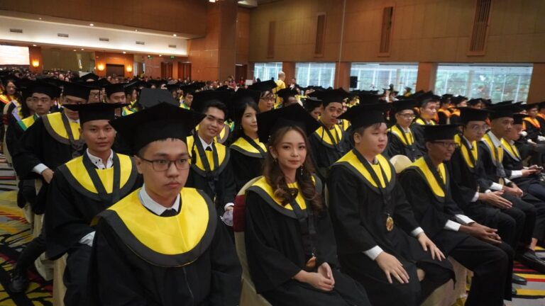 Uwika Wisuda Sarjana ke-33, Lulusannya 67 Persen Jadi CEO Muda