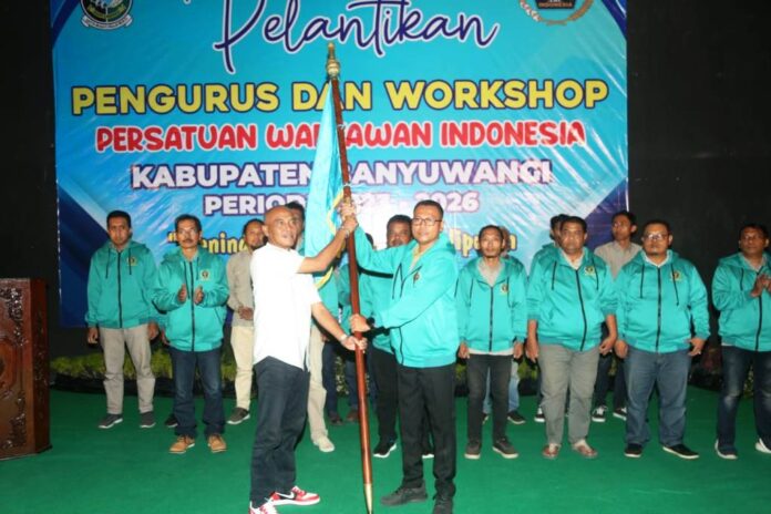 Pelantikan pengurus PWI Banyuwangi di Gedung Djuang, Sabtu (2/12/2023).